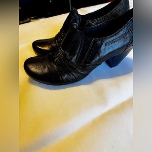Black Baretrap Shoe Size 8 1/2